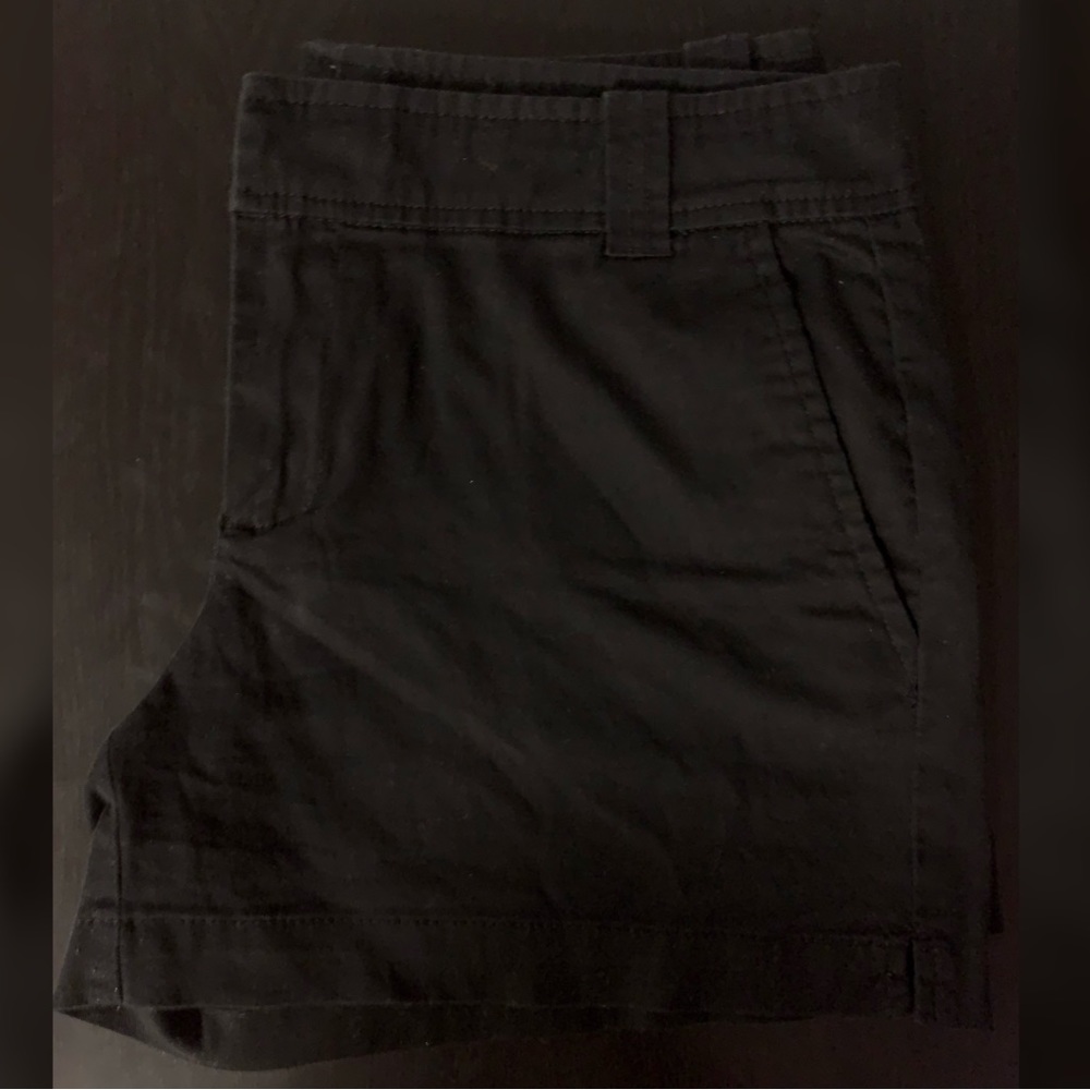 New York and Company 🌃 🕶 Solid black 🖤 shorts !